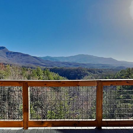 Pinnacle Chalet Gatlinburg Exterior photo