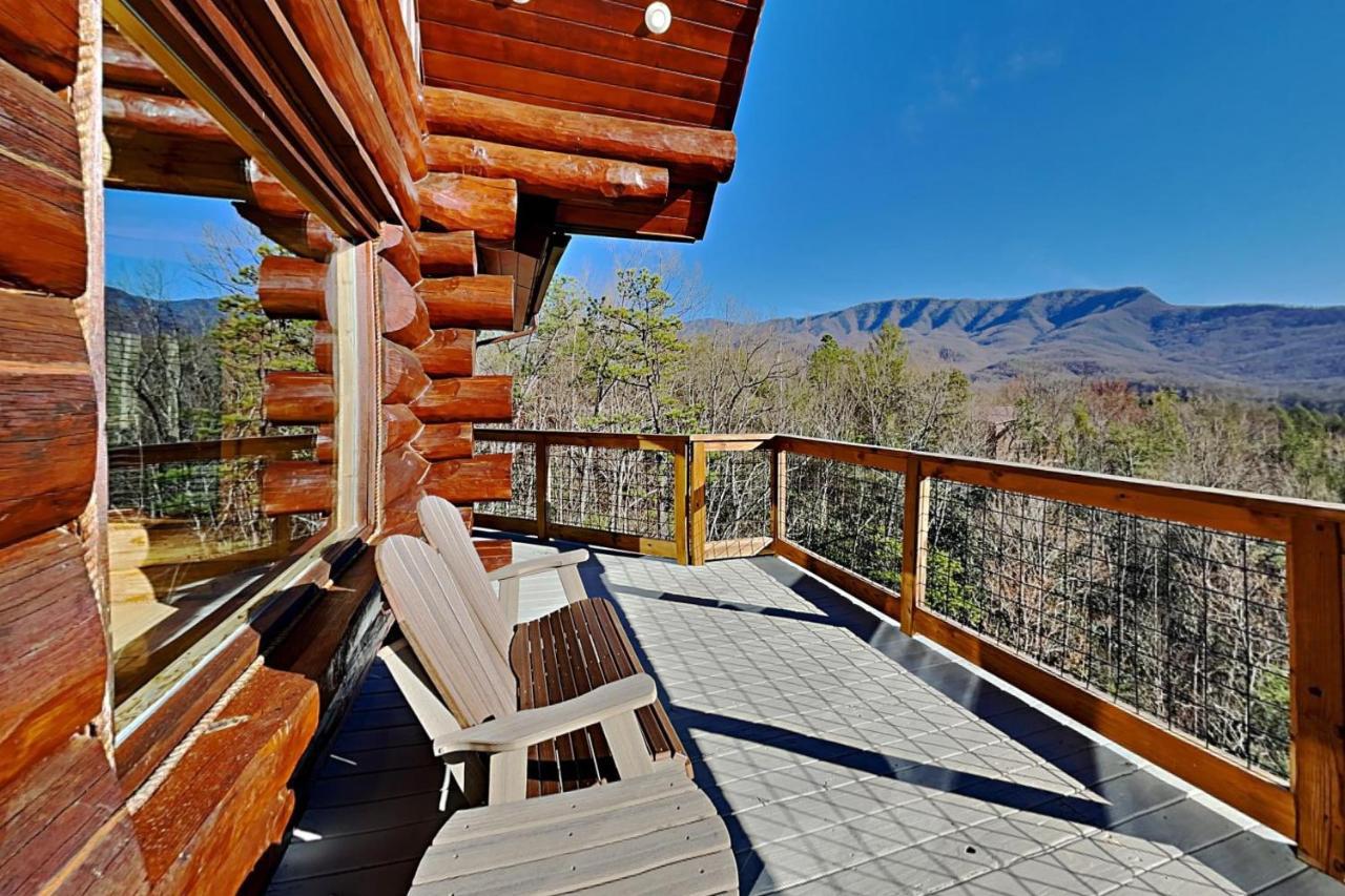 Pinnacle Chalet Gatlinburg Exterior photo